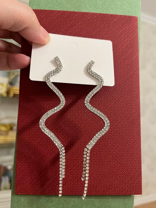 Продам очень красивые серьги праздничные. Очень много видов.