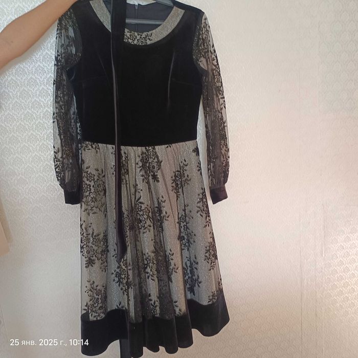 Женское платье продаётся