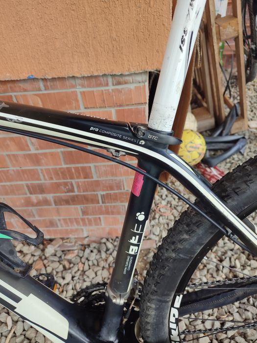 Bicicleta Cube Reaction GTC, cadru din carbon mărimea M, roți de 27,5