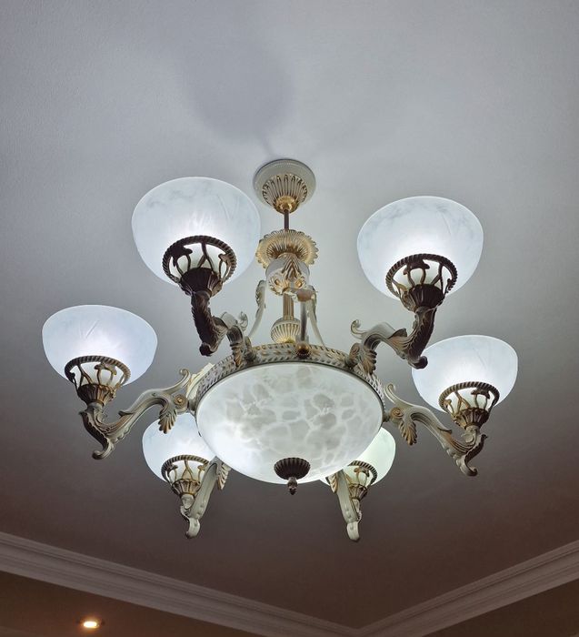 Люстра большая продается