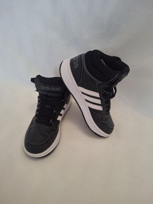 Adidași Adidas negri marimea 32