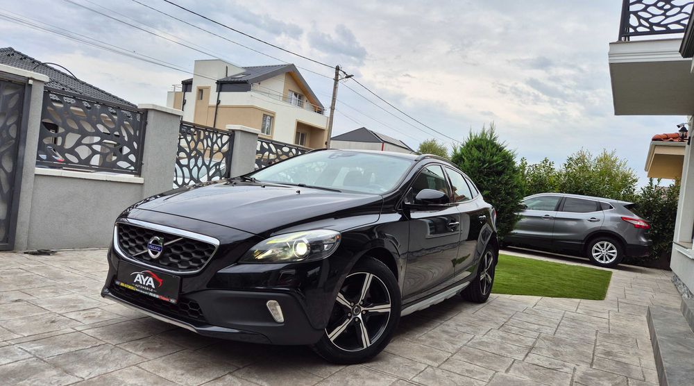 Volvo/V40/Cross Country/1.6 Tdci/Camera/Bi-Xenon/Rate sau Cash/Livrare Gratuita/R.A.R./Numere Rosii/
