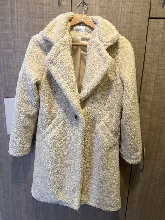 Меко палто в мръсно-бяло