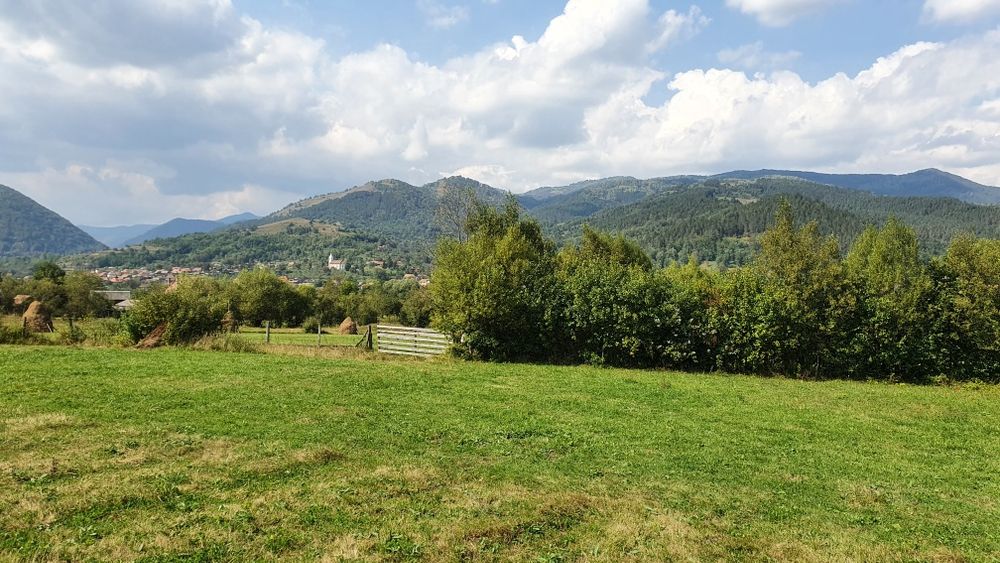 Vand teren intabulat  la munte