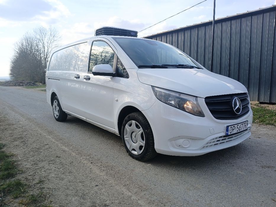 Vând Mercedes vito
