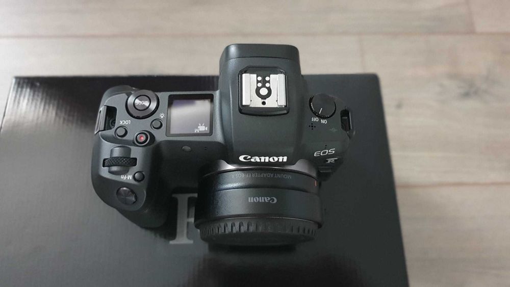 Canon EOS R cu adaptor EF,  card SDXC 128GB si 5 acumulatori originali