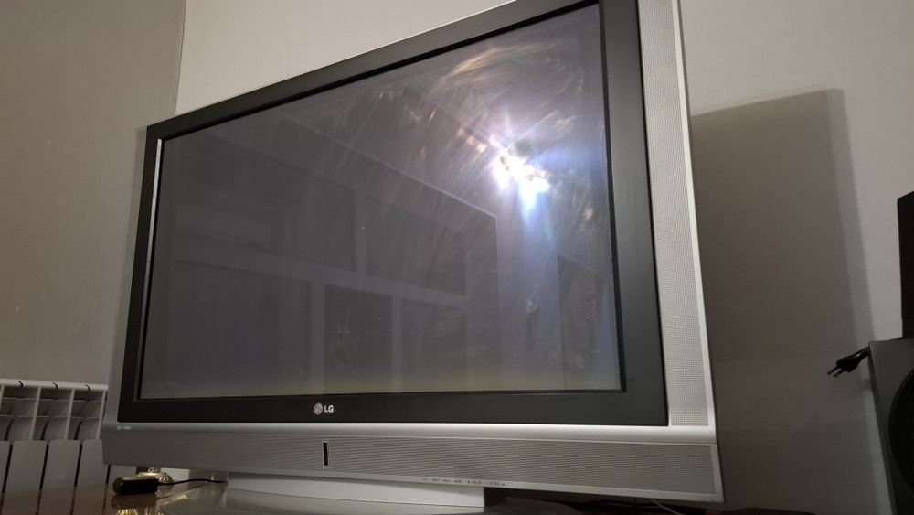 LG телевизор в отлчном сост