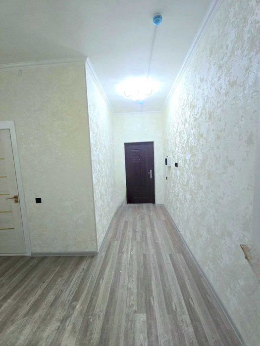 корасувда 1 каватда 3 хоналик квартира сотилади