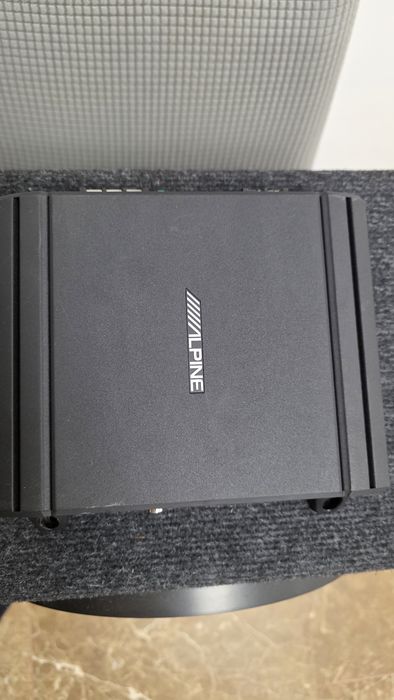 Subwoofer Reiss + Alpine MRV-M250