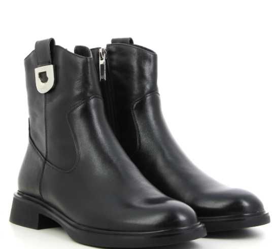 Vând urgent pantofi