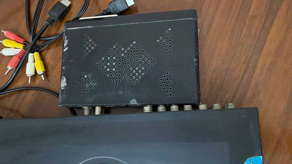 DVD-плеер + мини ТВ-приставка/медиаплеер — комплект