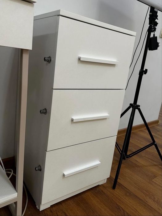 Визажный стол, тумба и стул