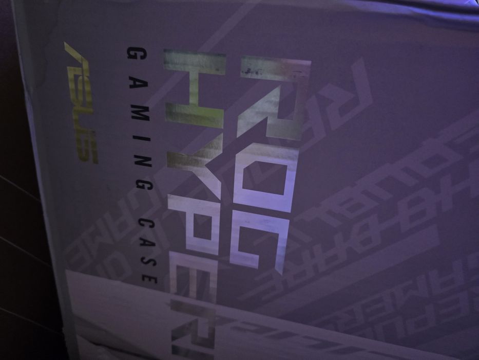 Продавам компютърна кутия Asus hyperion gr701 Неразпечатана!