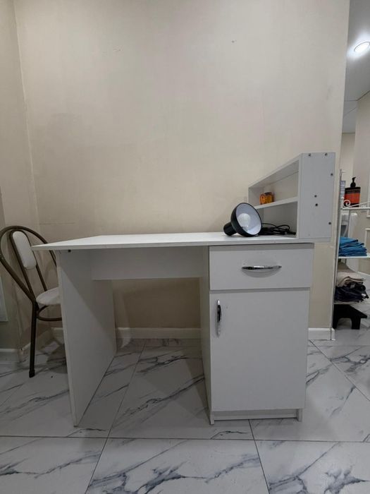 Маникюрный стол 20000