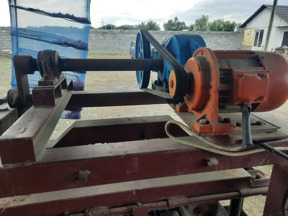 Станок для изготовления сплитерног блока