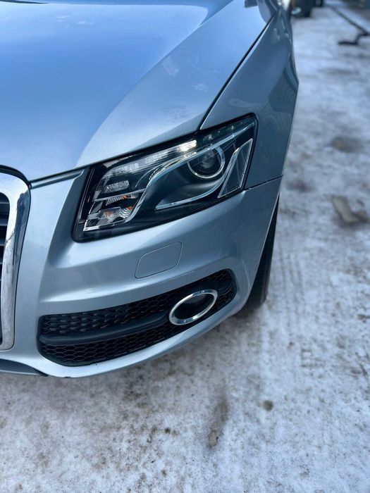 Far stanga dreapta Audi Q5