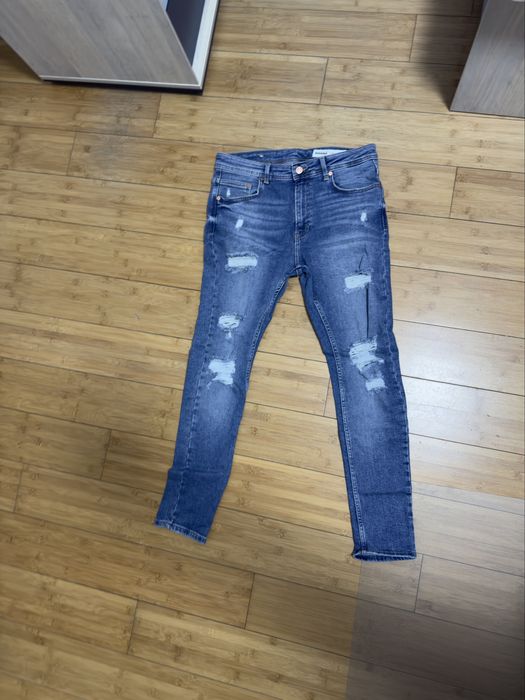 Blugi bershka albastri
