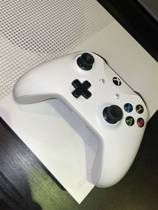 Xbox One S + 2 jocuri