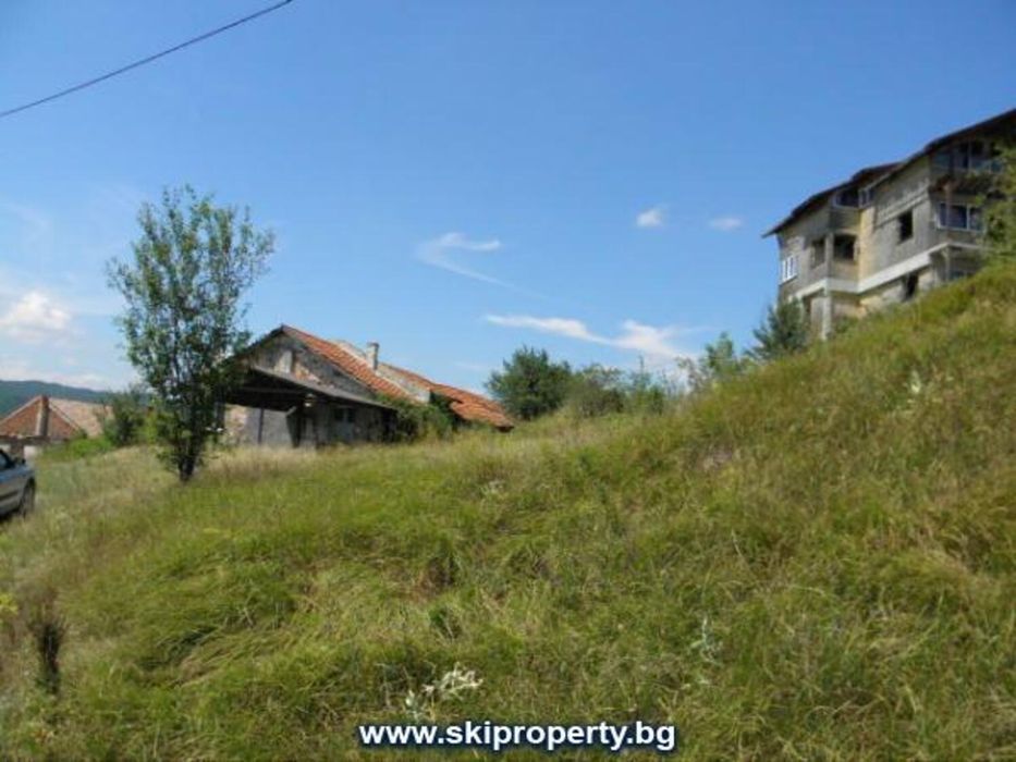 Имот с гледки към планината в Гуцал!