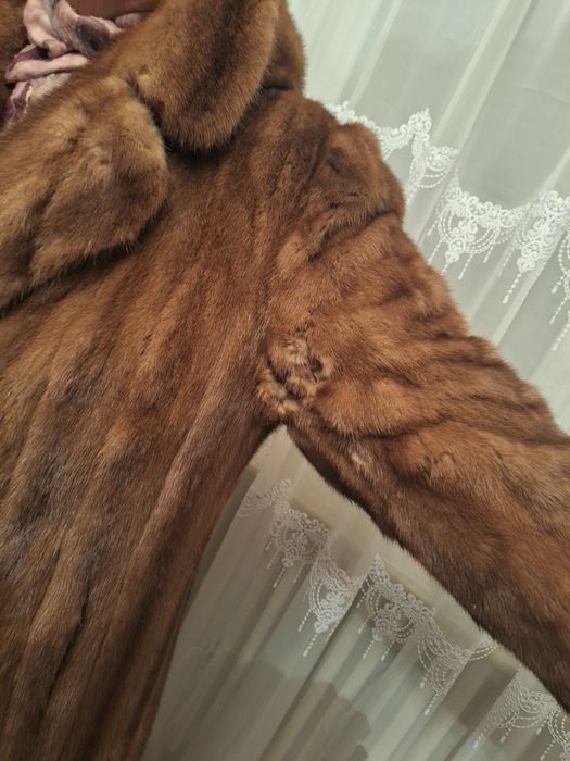 Haina blana vizon/nurca cu gluga