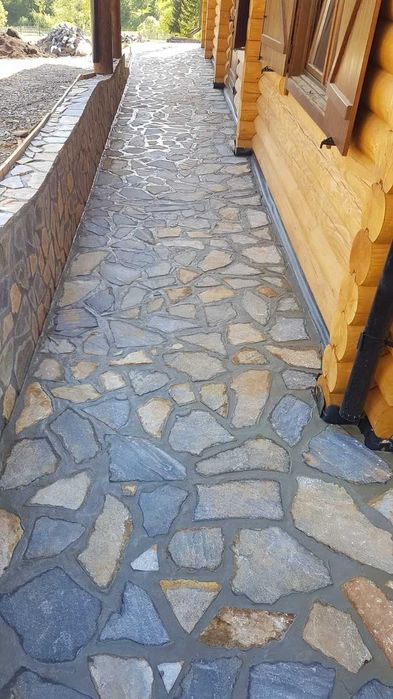 piatra naturala de munte si montaj