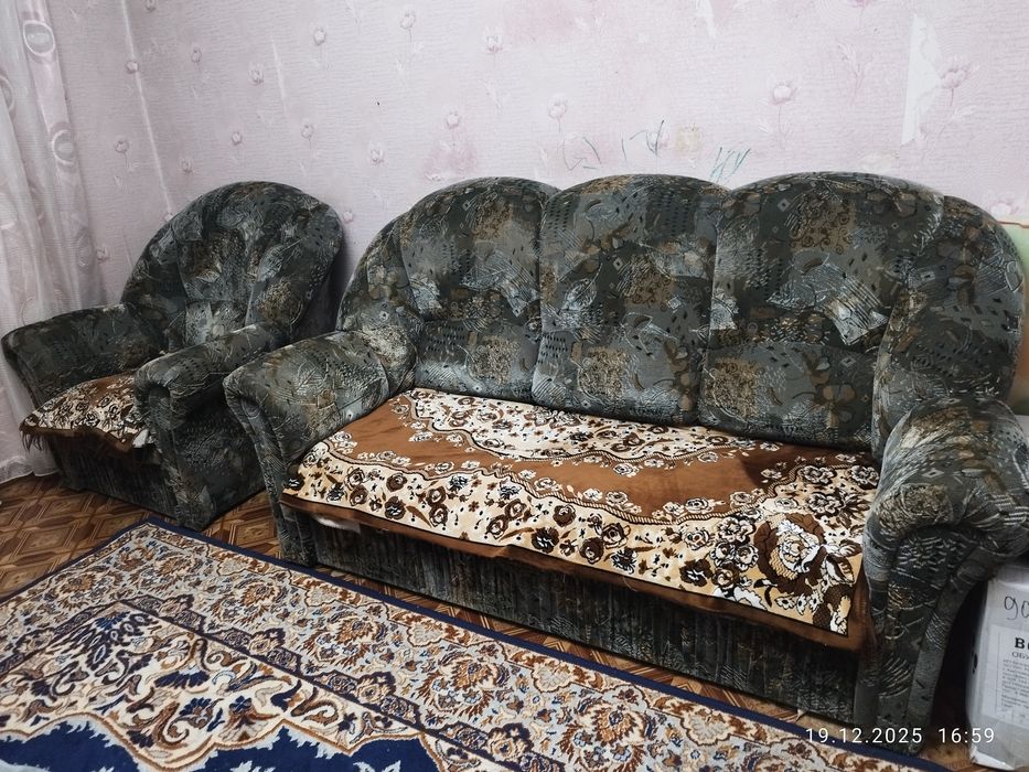 Диван+кресло б/у бесплатно