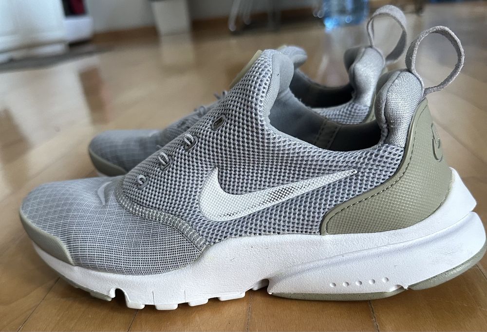 Сиви маратонки за тичане Nike