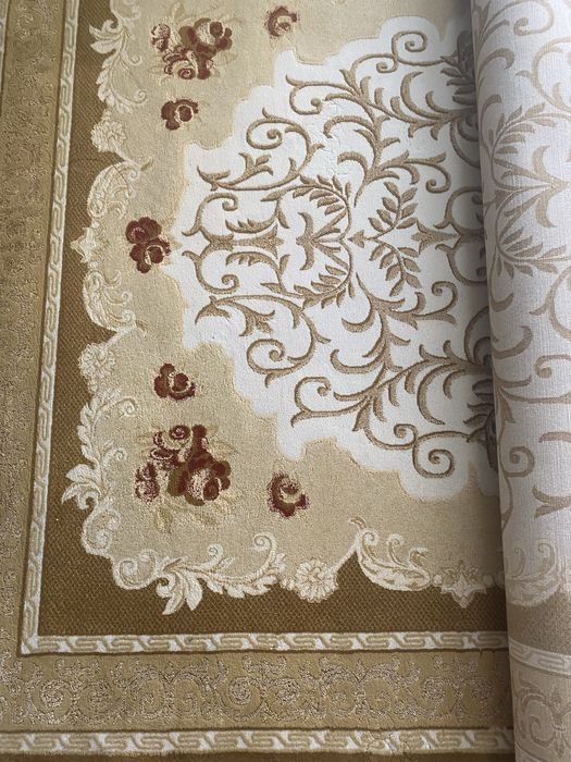 Красивый плотный ковер