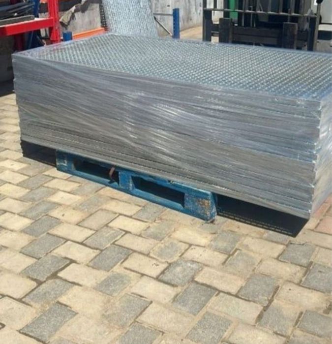 Trepte si gratare zincate