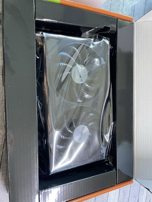 Мощная видеокарта Rtx 4070 12Gb новая.
