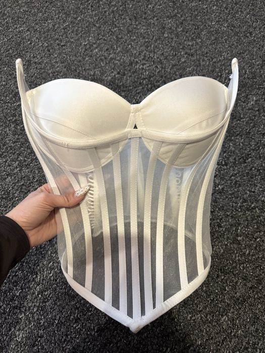 Бял корсет 36р-р