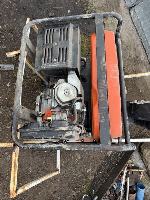 Продам бензиновый генератор. Матеус