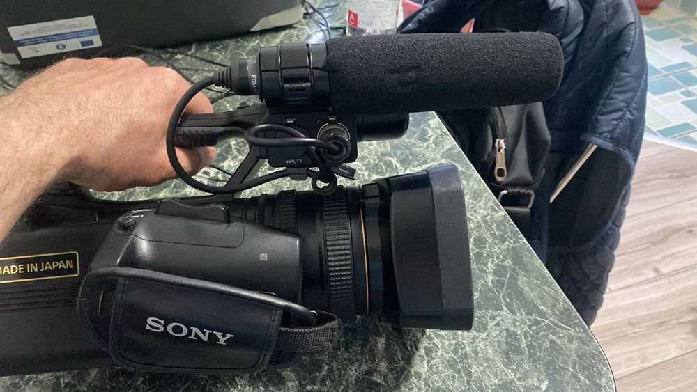 Camera video Sony HXR-Nx3 cu toate accesoriile