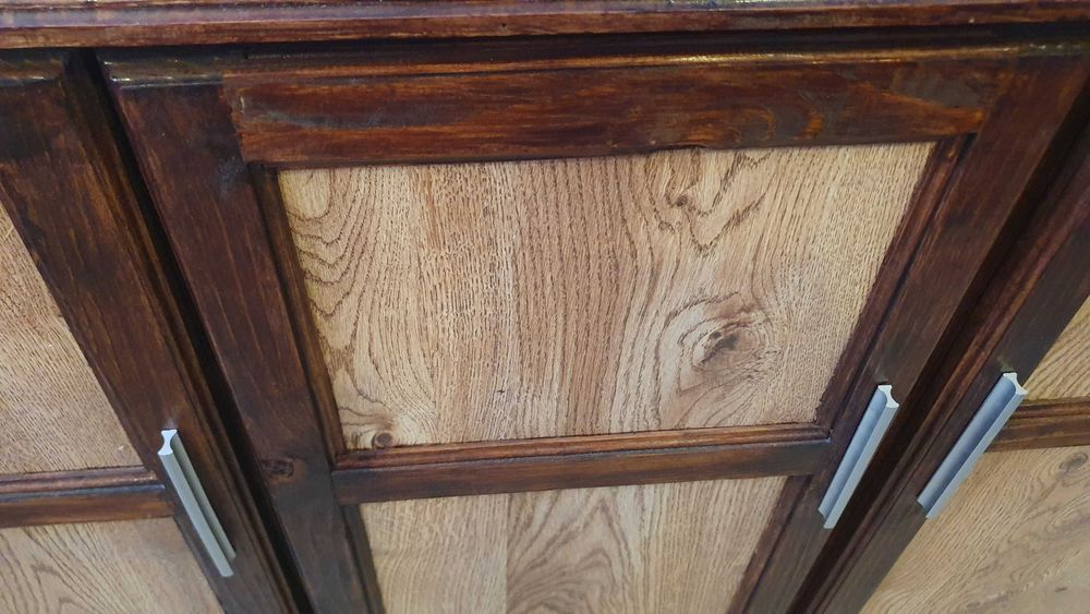 Щкаф, от масив съчетан с паркет