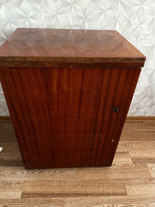 Продам швейную машинку