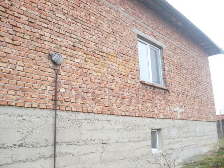 Продава се Къща в с. Партизани, Област Варна - 240 кв.м за 192 €/кв.м - Снимка #4