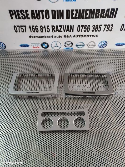 Grila Centrala Ornament Bord VW Passat B6 An 2005/2010 Grila Centrala Ornament Bord VW Passat B6 An
