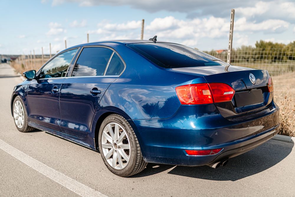 Volkswagen Jetta 2.0 TDI DSG 140 CP
