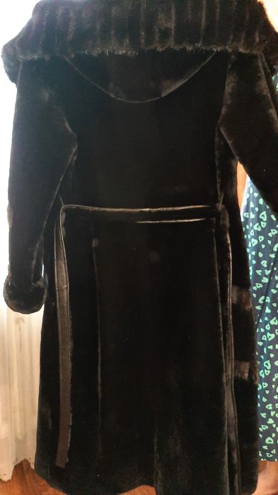 Шуба мутон,с норкой.