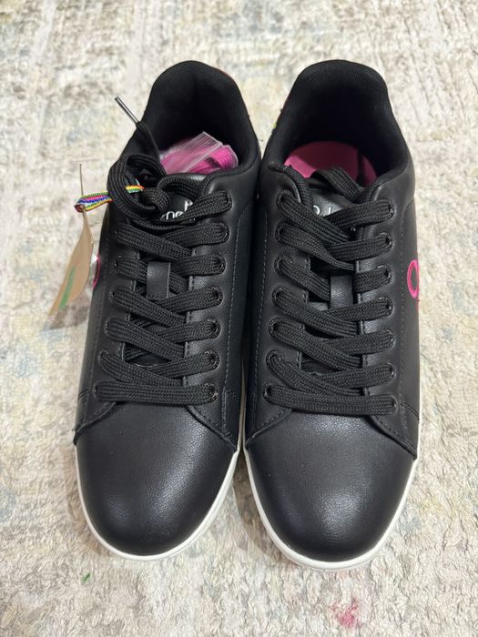 Кроссовки новые Benetton