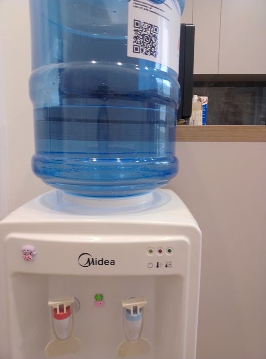 Кулер диспенсер горячая вода