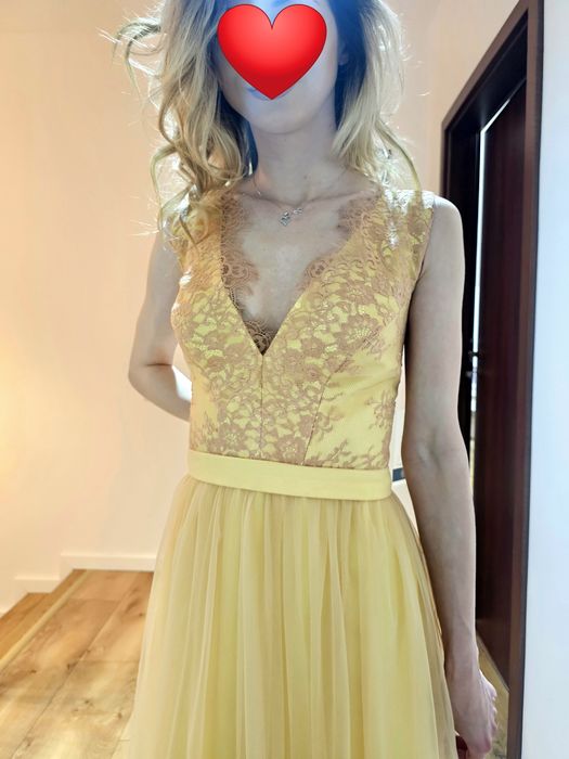 Model: Aurora

Descriere poetică:
Aurora este rochia care poartă lumin