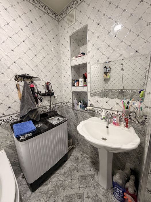 Uy sotiladi Parkenskida