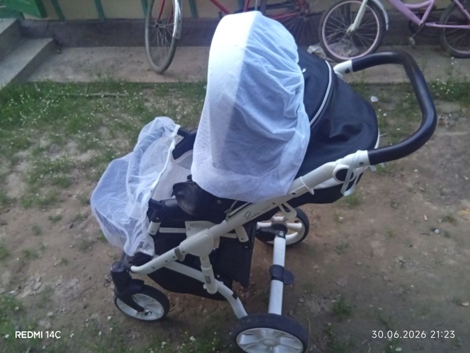 Vând cărucioare pentru copii mici