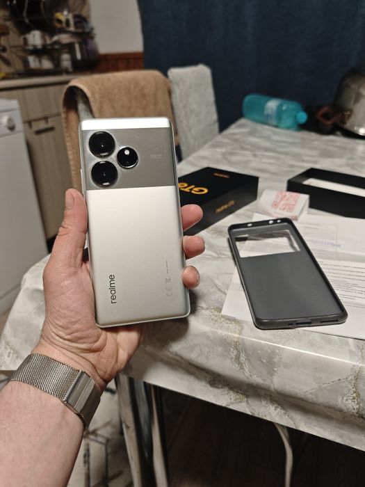Realme GT 6 без нито една забелешка