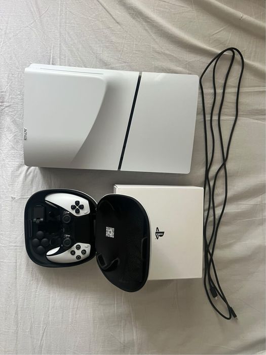 Vând PS5 împreună cu Controller dualsense Edge