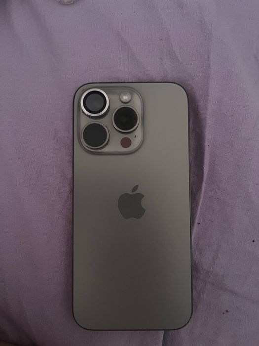 Продаю Iphone 15 pro на 256 гб