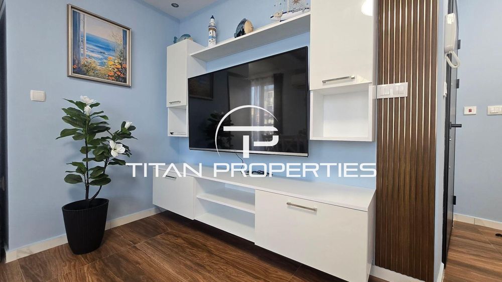 ЕКСКЛУЗИВНО! Тристаен апартамент под наем в Център