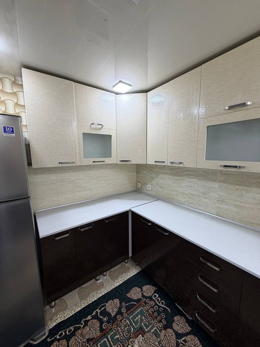 Срочно продам кухиний гарнитур акрил