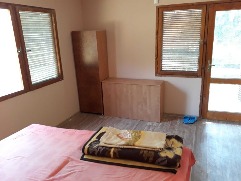 Продавам Вила на 2 етажа в село Малево до Хвойна